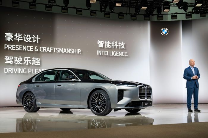  Không chỉ BMW, các thương hiệu như Volkswagen, Porsche và Mercedes-Benz đều đang chịu ảnh hưởng từ cuộc cạnh tranh giá khốc liệt tại Trung Quốc, vốn được một số lãnh đạo ngành mô tả là cuộc chiến mang tính "đào thải tự nhiên". 