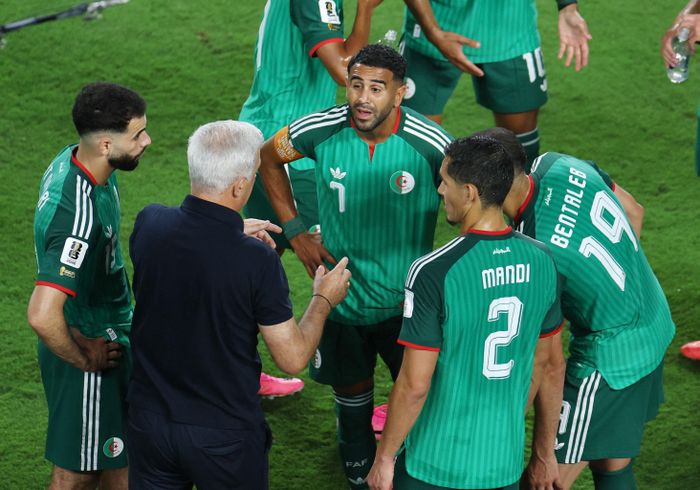  Về diễn biến trận đấu, dù Algeria nhập cuộc không đến nỗi nào trong những phút đầu trận, đại diện châu Phi vẫn phải chấp nhận thua trắng 0-3 bởi sự xuất sắc của siêu sao Lionel Messi. Anh ghi cả 3 bàn thắng ở các phút 17, 60 và 76. 