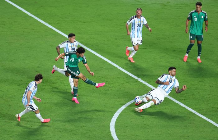  Phút thứ 57, anh phối hợp đập nhả nhanh với Chaibi ngay rìa vòng cấm địa Argentina, tự tạo khoảng trống và tung cú sút đầy uy lực. Đáng tiếc là pha ra chân của cầu thủ gốc Việt bị trung vệ Cristian Romero lăn xả chặn lại. 