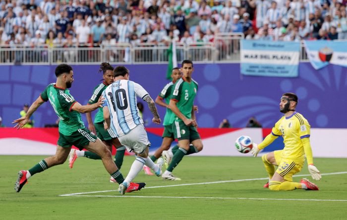 Không chỉ mang về 3 điểm cho "Albiceleste", cú hat-trick còn đưa Messi chạm tới cột mốc lịch sử. Siêu sao 38 tuổi nâng tổng số bàn thắng tại các kỳ World Cup lên con số 16, san bằng kỷ lục ghi bàn nhiều nhất lịch sử giải đấu của huyền thoại người Đức Miroslav Klose.