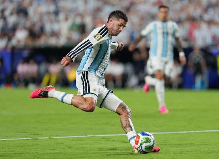 Sau ánh hào quang của Messi, De Paul tiếp tục chứng minh vì sao anh là mắt xích không thể thay thế dưới thời Lionel Scaloni.