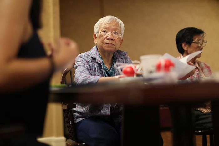 Với những nạn nhân của chiếc bẫy lừa đảo "hợp đồng kỳ nghỉ" đau lòng và day dứt nhất không phải số tiền đã mất mà là cảm giác bất lực vì sao bản thân lại đưa ra quyết định nhanh đến như vậy. Ảnh minh họa: NYT.