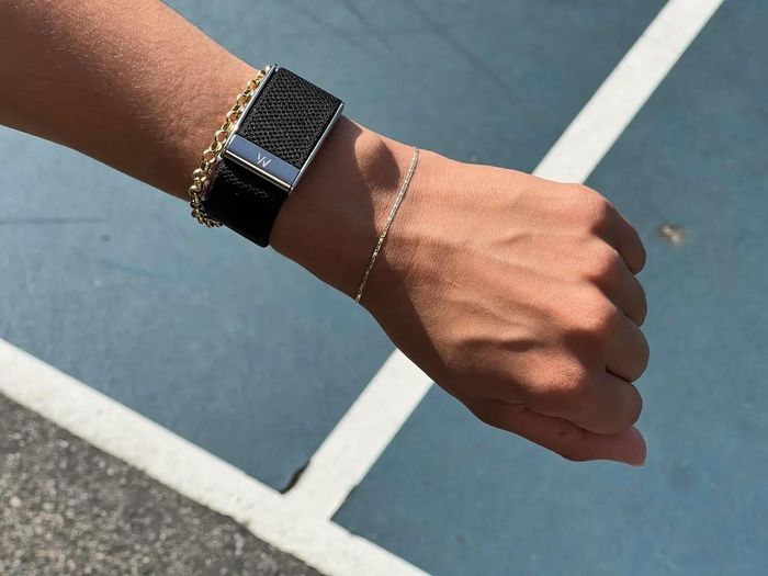  Whoop mang thiết kế tối giản và không có màn hình. Ảnh: Cnet. 
