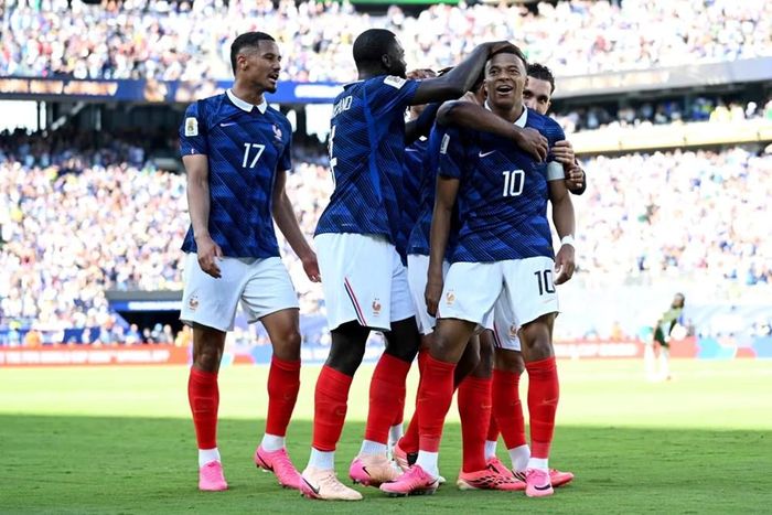 Niềm vui của Mbappe cùng các đồng đội