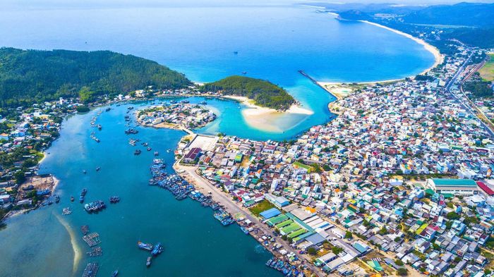 Vùng đất phía Nam Quảng Ngãi đang có một hệ sinh thái du lịch đa dạng. Ảnh: Đoàn Vương Quốc