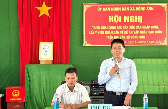 Hội nghị lấy ý kiến cử tri tại xã Đông Sơn