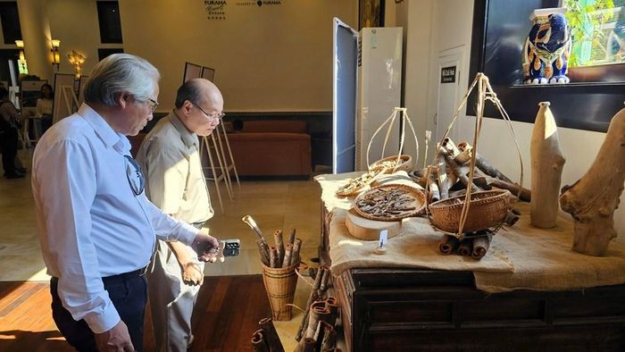 Không gian trưng bày sản phẩm Quế Trà Leng, trải nghiệm hương quế đặc trưng tại Hội thảo hành trình Quế Trà My được tổ chức mới đây ở Furama Resort Đà Nẵng