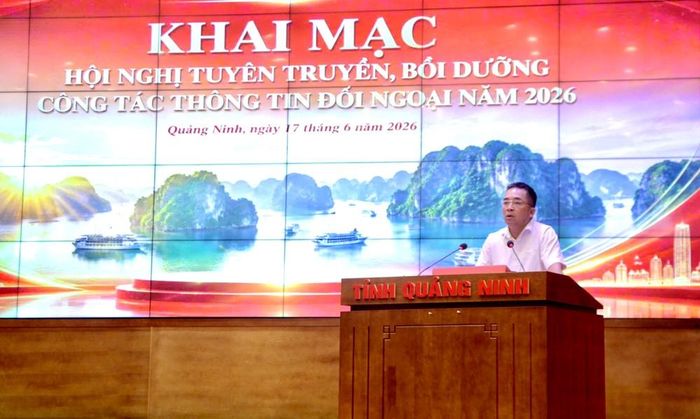 Ông Nguyễn Thanh Tùng, Phó Giám đốc Sở VHTTDL Quảng Ninh phát biểu khai mạc “Hội nghị tuyên truyền, bồi dưỡng công tác thông tin đối ngoại năm 2026”