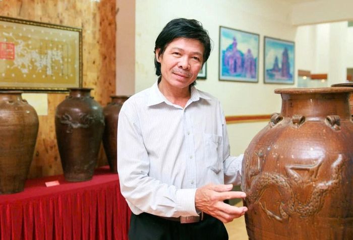 Nhà nghiên cứu văn hóa Chăm thuyết trình về con rồng trên gốm men tại Trung tâm Nghiên cứu văn hóa Chăm