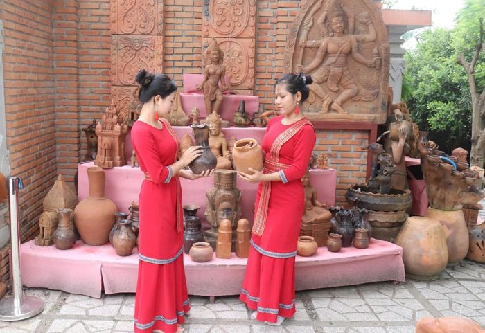 Khu trưng bày gốm Chăm Bàu Trúc tại Tháp Bà Pô Nagar