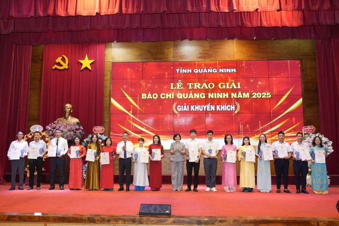 Các tác giả, nhóm tác giả nhận giải Khuyến khích Giải Báo chí tỉnh năm 2025
