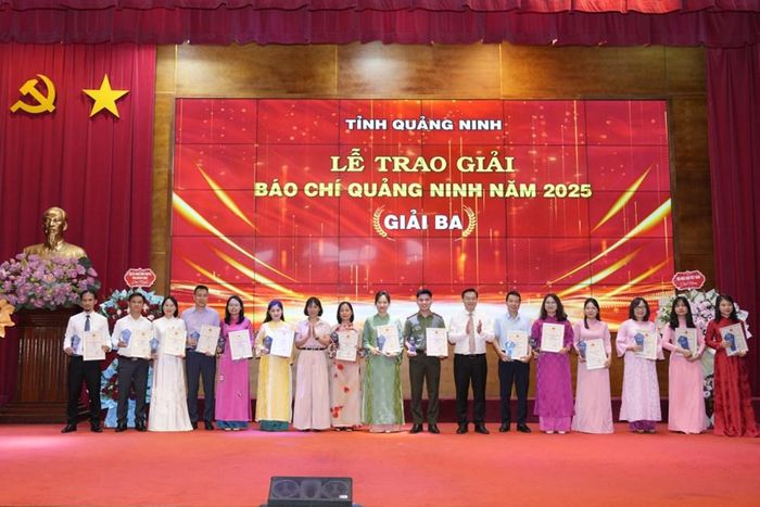 Các tác giả, nhóm tác giả nhận giải Ba Giải Báo chí tỉnh năm 2025