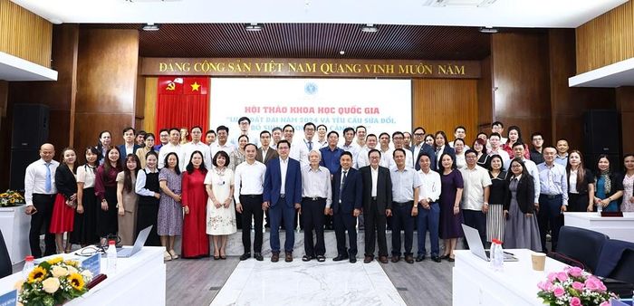 Các đại biểu chụp ảnh lưu niệm
