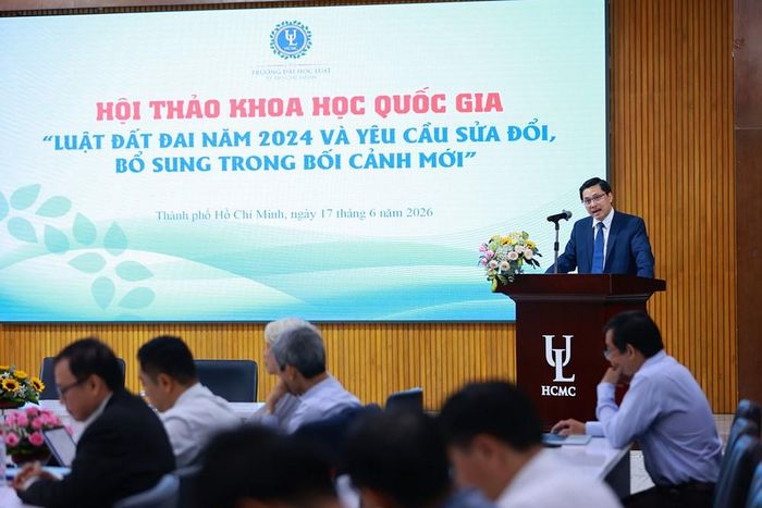 PGS.TS. Trần Việt Dũng, Phó Hiệu trưởng Trường Đại học Luật TP.HCM phát biểu tại Hội thảo