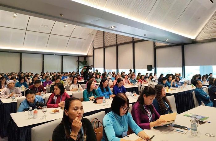 Các đại biểu dự phiên thảo luận tại Trung tâm thảo luận số 4