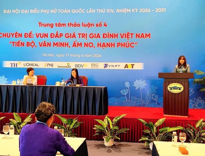 Bà Ninh Thị Thu Hương, Cục trưởng Cục Văn hóa cơ sở, Gia đình và Thư viện (Bộ VHTTDL) phát biểu