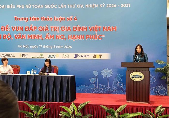 Bà Nguyễn Thị Nga, Phó Cục trưởng Cục Bà mẹ và Trẻ em (Bộ Y tế) đóng góp ý kiến về bảo vệ quyền trẻ em