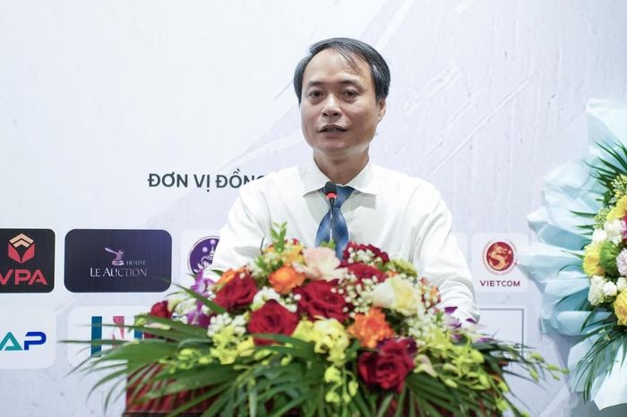 Tổng biên tập Tạp chí Mỹ Thuật Ngô Xuân Tiến, Trưởng Ban tổ chức cuộc thi, phát biểu tại buổi phát động