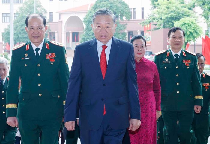 Sáng 17/6/2026, tại Hà Nội, Đại hội đại biểu toàn quốc lần thứ 8, nhiệm kỳ 2026 - 2031 Hội Cựu Chiến binh Việt Nam khai mạc phiên trọng thể. Tổng Bí thư, Chủ tịch nước Tô Lâm, Bí thư Quân ủy Trung ương; Chủ tịch Quốc hội Trần Thanh Mẫn; Thường trực Ban Bí thư Trần Cẩm Tú cùng nhiều đồng chí lãnh đạo, nguyên lãnh đạo Đảng, Nhà nước đến dự. Ảnh: TTXVN