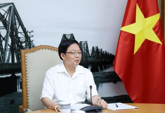 Phó Thủ tướng nhấn mạnh các chính sách được xây dựng phải xuất phát từ thực tiễn, tạo môi trường thuận lợi để doanh nghiệp đổi mới sáng tạo và phát triển sản phẩm công nghệ cao - Ảnh: VGP/Gia Huy