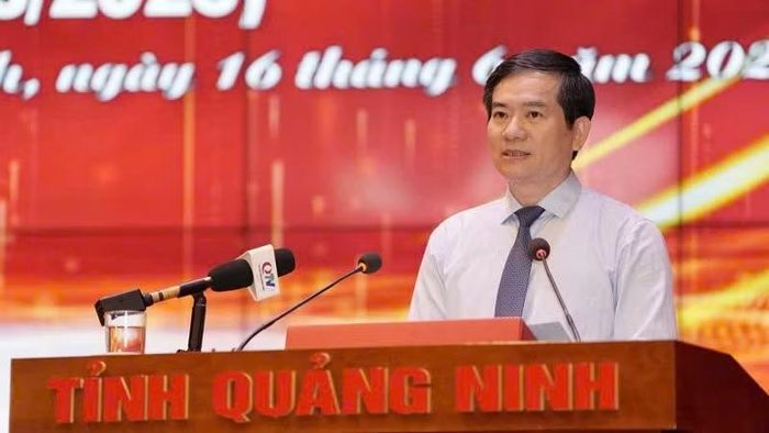 Đồng chí Vũ Quyết Tiến, Phó Bí thư Tỉnh ủy, Chủ tịch Ủy ban Mặt trận Tổ quốc Việt Nam tỉnh Quảng Ninh, phát biểu tại lễ kỷ niệm 101 năm Ngày Báo chí Cách mạng Việt Nam.
