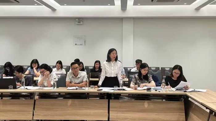 Đại diện Ngân hàng phát biểu ý kiến tại cuộc họp.