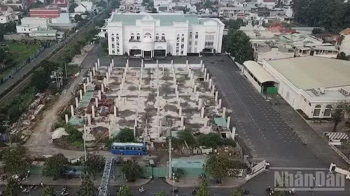 Toàn cảnh các công trình Khu A, B, C trên khu đất hơn 2,2ha thời điểm trước khi tháo dỡ. (Ảnh chụp năm 2019)
