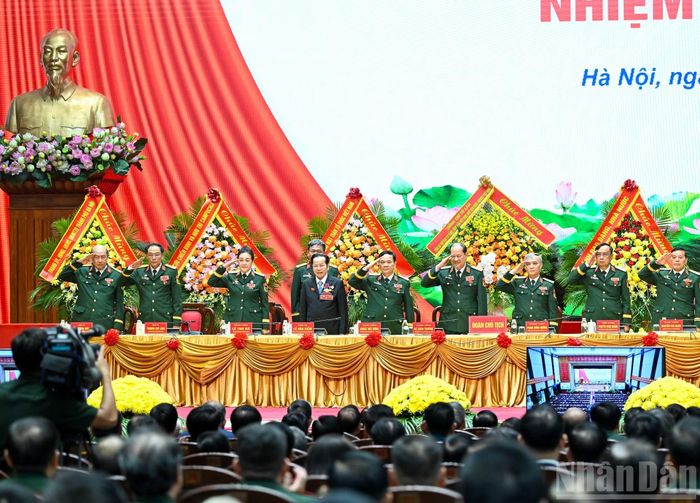 Đoàn Chủ tịch điều hành Đại hội. (Ảnh: DUY LINH)