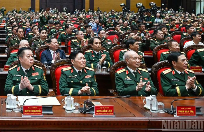 Các đồng chí lãnh đạo, nguyên lãnh đạo Đảng, Nhà nước và các đại biểu dự Đại hội. (Ảnh: DUY LINH)
