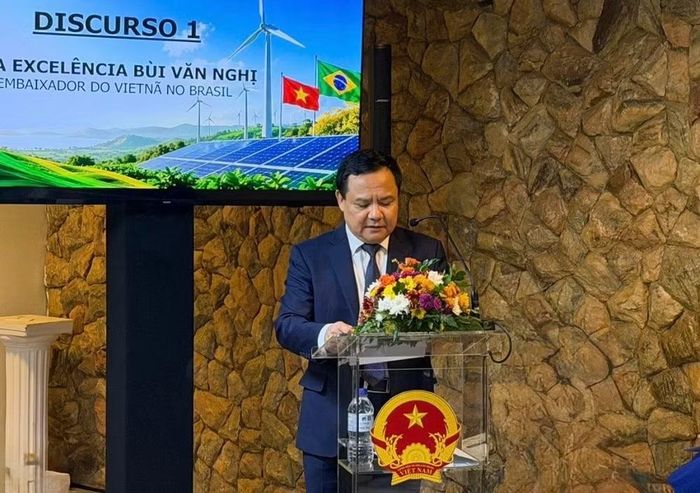 Đại sứ Bùi Văn Nghị phát biểu khai mạc hội thảo. (Ảnh do Đại sứ quán Việt Nam tại Brazil cung cấp)