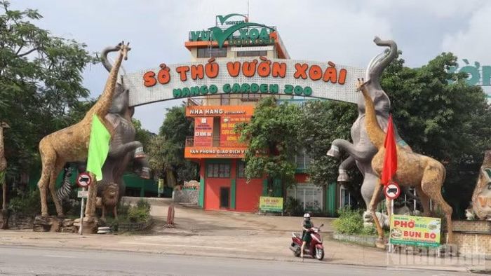 Công ty TNHH Khu du lịch sinh thái Vườn Xoài đang khắc phục các sai phạm về đất đai, xây dựng tại Khu du lịch Vườn Xoài. (Ảnh tư liệu)