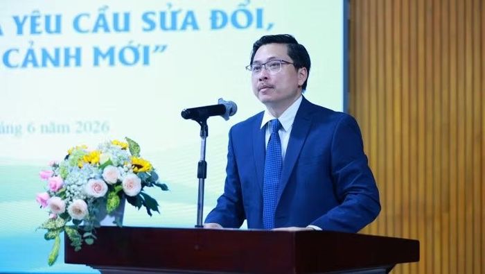 Phó Giáo sư, Tiến sĩ Trần Việt Dũng, Phó Hiệu trưởng Trường đại học Luật Thành phố Hồ Chí Minh phát biểu tại hội thảo.