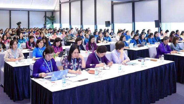 Quang cảnh phiên thảo luận.