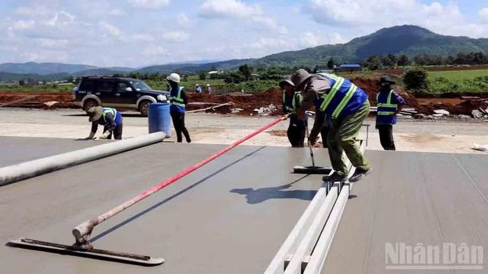 Nhiều hạng mục công trình dự án “Sửa chữa đường cất hạ cánh, đường lăn Cảng hàng không quốc tế Liên Khương” đã hoàn thành.