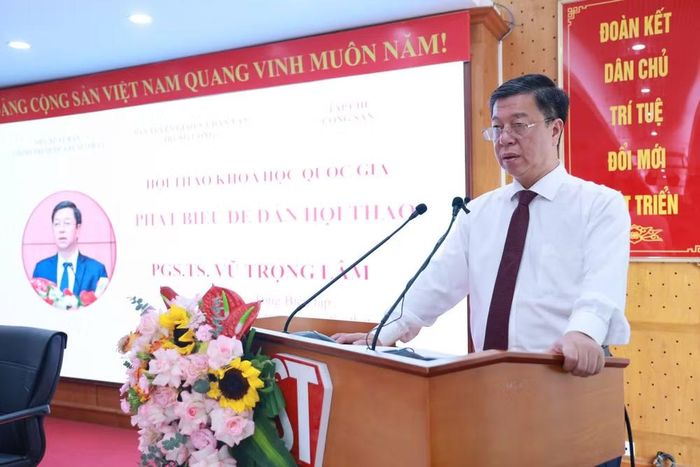 PGS,TS Vũ Trọng Lâm, Giám đốc - Tổng Biên tập Nhà xuất bản Chính trị quốc gia Sự thật phát biểu đề dẫn Hội thảo.