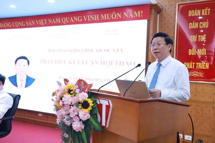 Đồng chí Trần Thanh Lâm, Ủy viên Trung ương Đảng, Phó Trưởng Ban Tuyên giáo và Dân vận Trung ương phát biểu kết luận Hội thảo.
