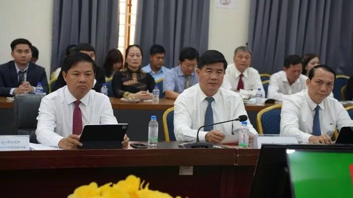  Các đồng chí lãnh đạo tỉnh Đắk Lắk dự diễn đàn. 