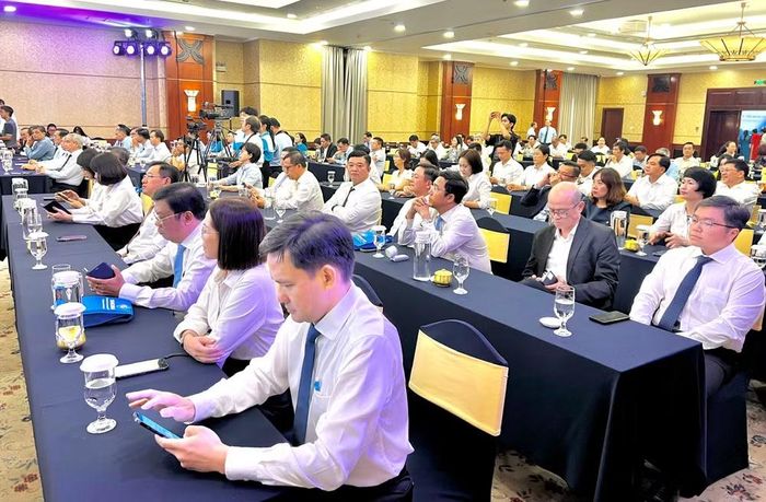 Các đại biểu dự lễ ký kết hợp tác.