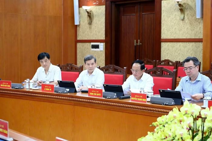 Các đồng chí lãnh đạo tham dự cuộc làm việc. (Ảnh: ĐĂNG KHOA)