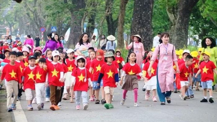 Thành phố Huế sẽ tháo gỡ các “điểm nghẽn” trong du lịch, phát huy thế mạnh khu di sản, quyết tâm thu hút du khách, góp phần đạt tăng trưởng 2 con số vào cuối năm.