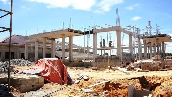Ủy ban nhân dân thành phố Huế quyết tâm chỉ đạo các đơn vị hoàn thành công trình đúng tiến độ.