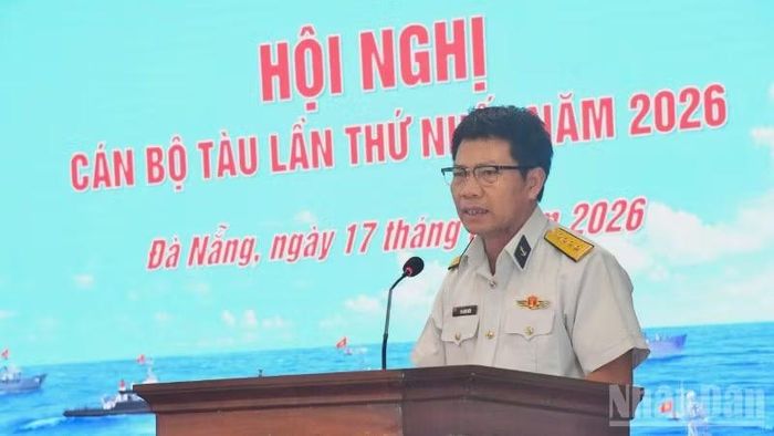 Đại tá Vũ Đình Hiển, Phó Tư lệnh, Tham mưu trưởng Vùng 3 Hải quân phát biểu chỉ đạo tại hội nghị.