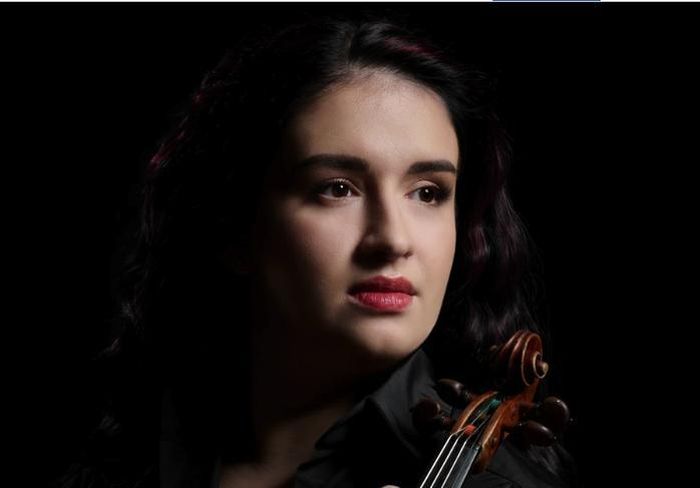 Nghệ sĩ violin Sara Dragan