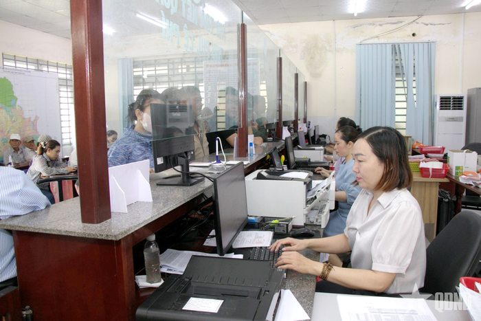  Hoạt động tại Trung tâm Phục vụ hành chính công xã Tây Ninh Hòa, tỉnh Khánh Hòa. Ảnh: TUẤN ĐẶNG 