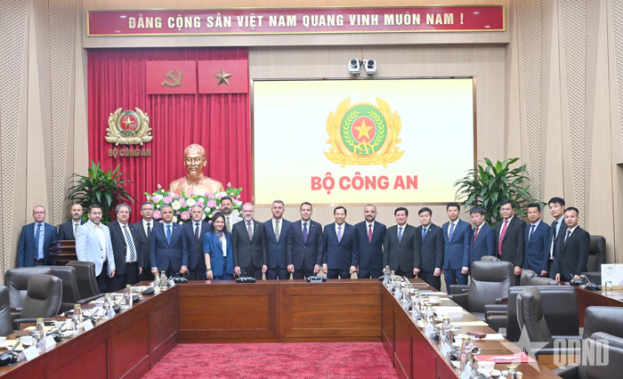 Các đại biểu chụp ảnh chung.
