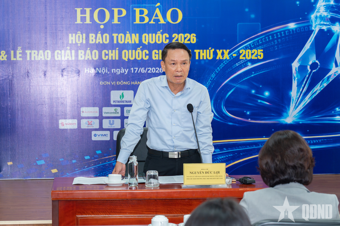 Đồng chí Nguyễn Đức Lợi, Phó chủ tịch Thường trực Hội Nhà báo Việt Nam phát biểu tại buổi họp báo. 