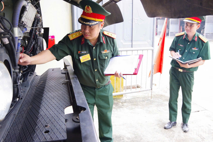  Đoàn công tác của Binh chủng Tăng thiết giáp tiến hành phúc tra toàn diện các nội dung phong trào thi đua tại đơn vị. 