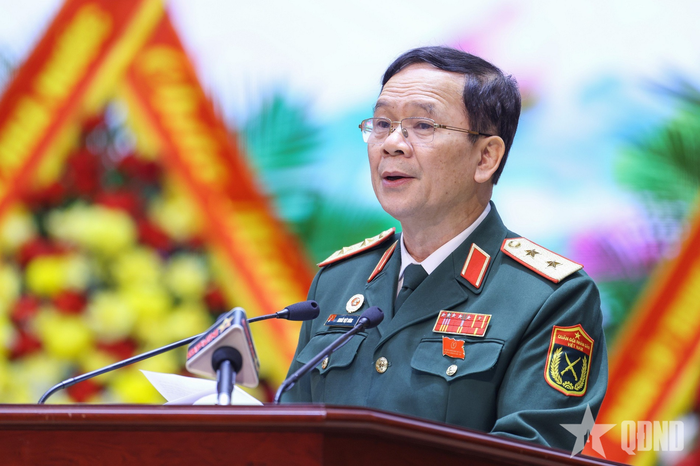 Trung tướng Khuất Việt Dũng, Phó chủ tịch Hội CCB Việt Nam trình bày báo cáo chính trị. 