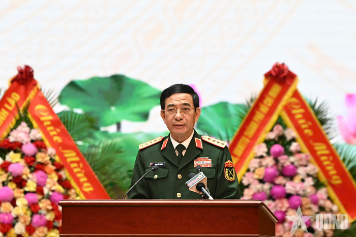 Đại tướng Phan Văn Giang, Ủy viên Bộ Chính trị, Phó thủ tướng Chính phủ, Phó bí thư Quân ủy Trung ương, Bộ trưởng Bộ Quốc phòng phát biểu tại đại hội. 