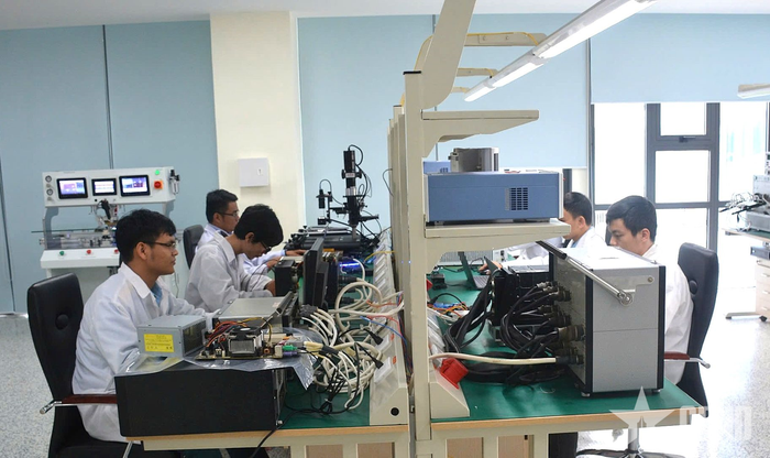  Hoạt động sửa chữa tại Tổ Công nghệ cao, Phân xưởng 5, Nhà máy A32.